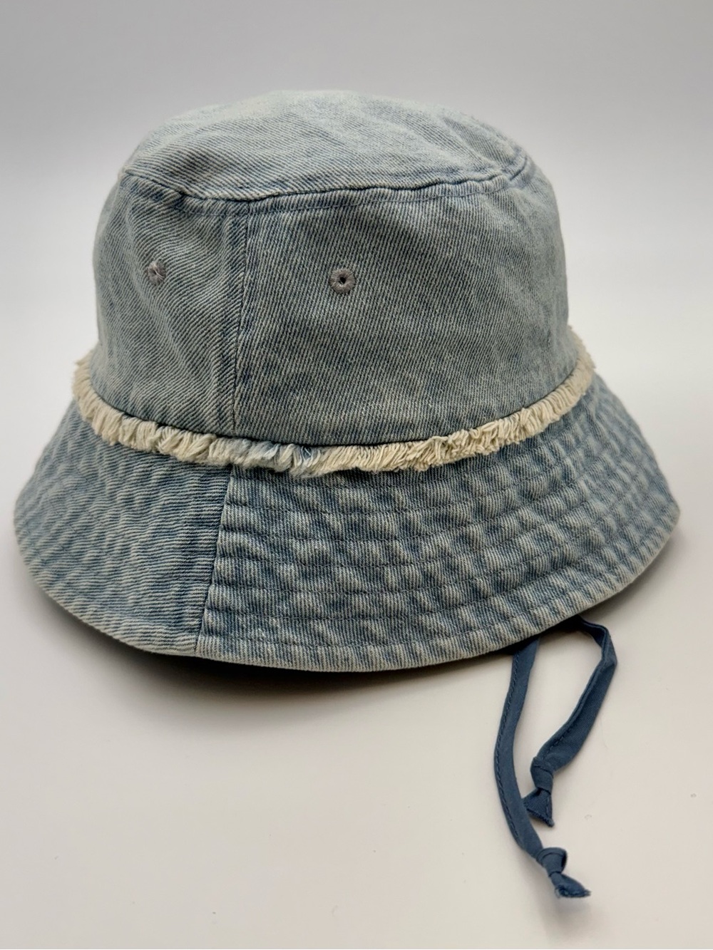 Universal Thread Light Blue Denim Bucket Hat with Cream Trim